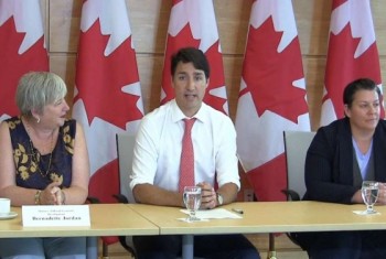 رئبس الوزراء جاستين ترودو يشجع المهن الحرفية للنساء ويشيد بدورهن في كندا