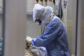 أونتاريو : تسجيل أكثر من 1200 حالة كوفيد - 19 جديدة وارتفاع العدد في الرعاية المكثفة
